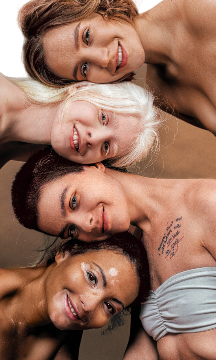 Frauen mit verschiedenen Hauttönen